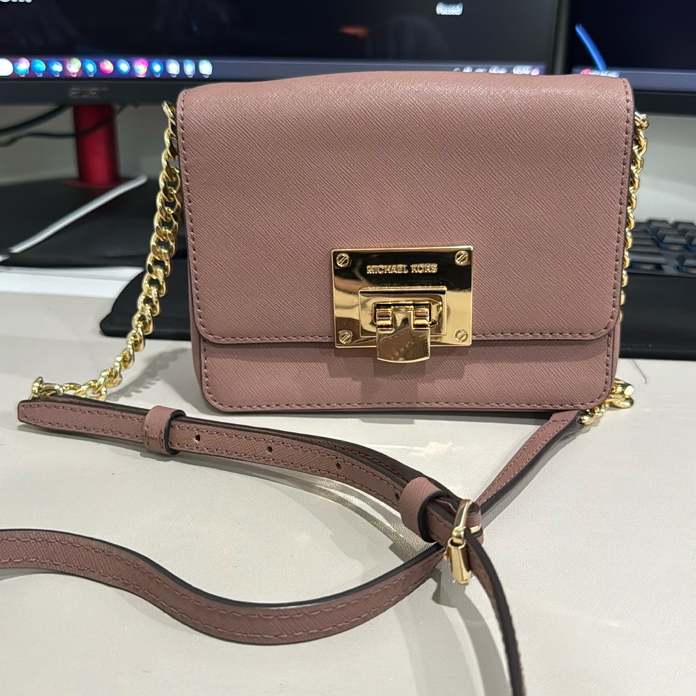 ***LIKE NEW*** Michael Kors Tina crossbody leather clutch bag leather dusty rose